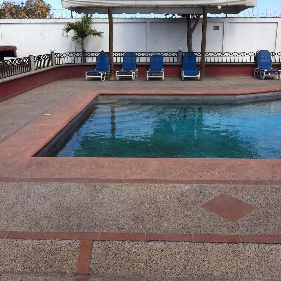 El Descanso Hotel *